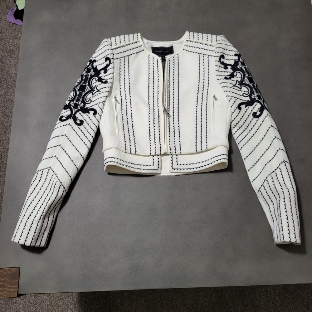 NWT Women XS BCBGMaxAria Crop Jacket Black White